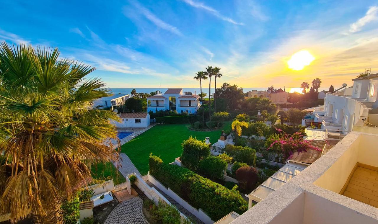 With Ocean View And Rooftop Cinema Villa *