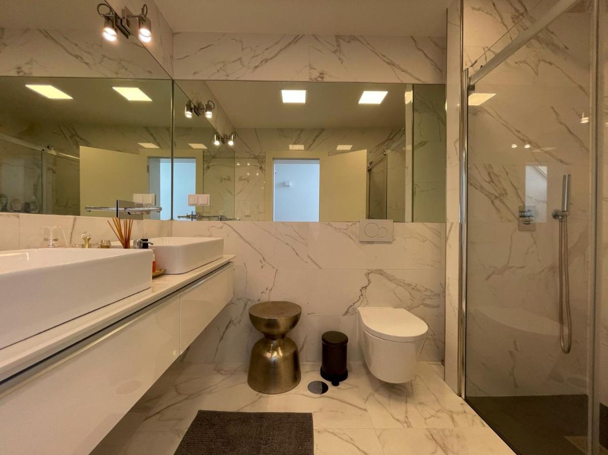 Beautiful Penthouse With Terrace - 4 Minute Walk To The Apartamento Tróia