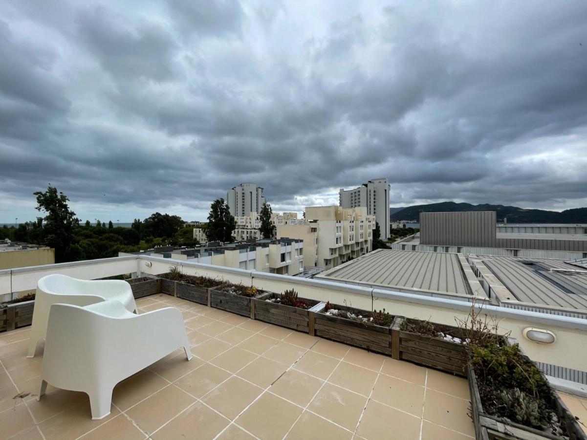 Beautiful Penthouse With Terrace - 4 Minute Walk To The Apartamento