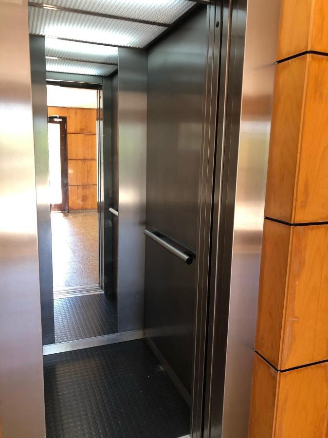 Apartamento Beautiful Penthouse With Terrace - 4 Minute Walk To The Tróia