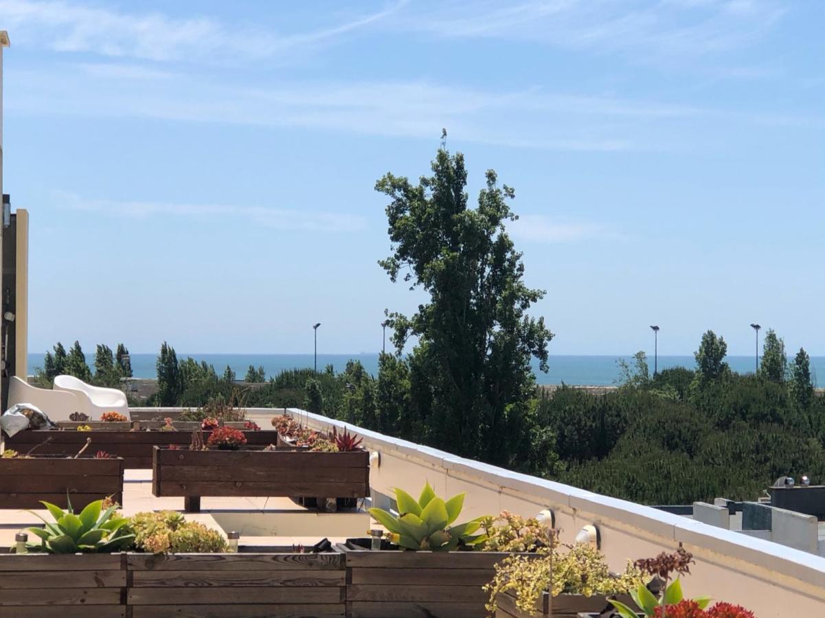 Beautiful Penthouse With Terrace - 4 Minute Walk To The