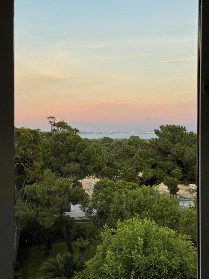Apartamento Beautiful Penthouse With Terrace - 4 Minute Walk To The Tróia