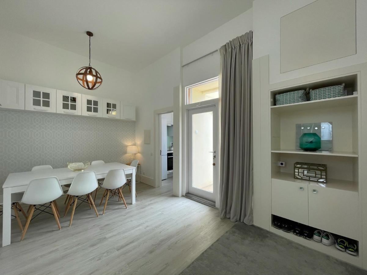 Apartamento Beautiful Penthouse With Terrace - 4 Minute Walk To The Tróia
