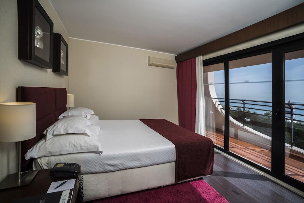 Gale Hotel