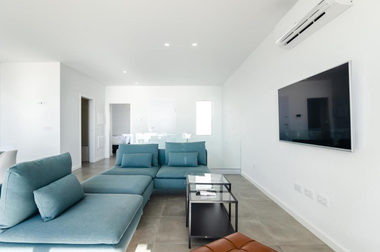 Apartment Ocean Views - New Private With Pool & Sea Views