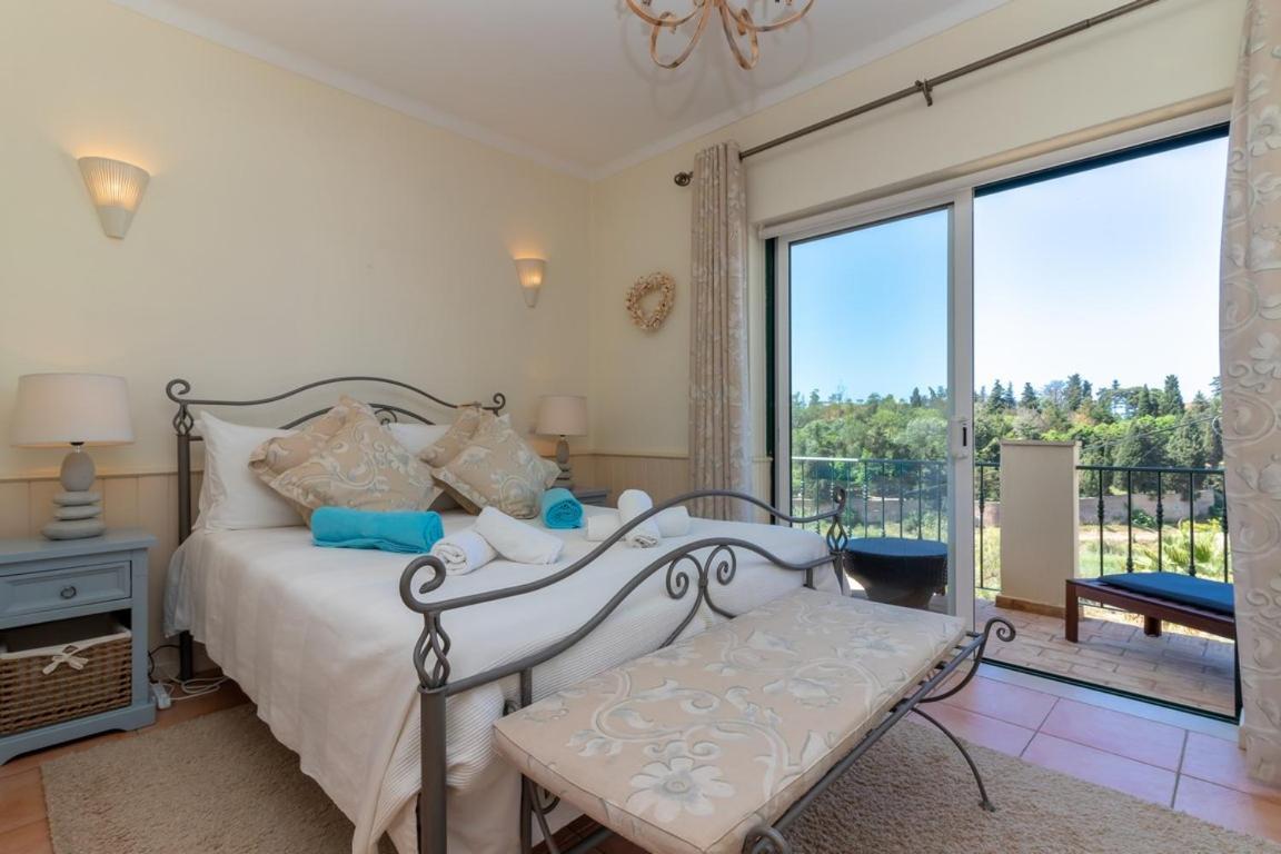 Luxury Townhouse N10 - Front-line Sea Views *