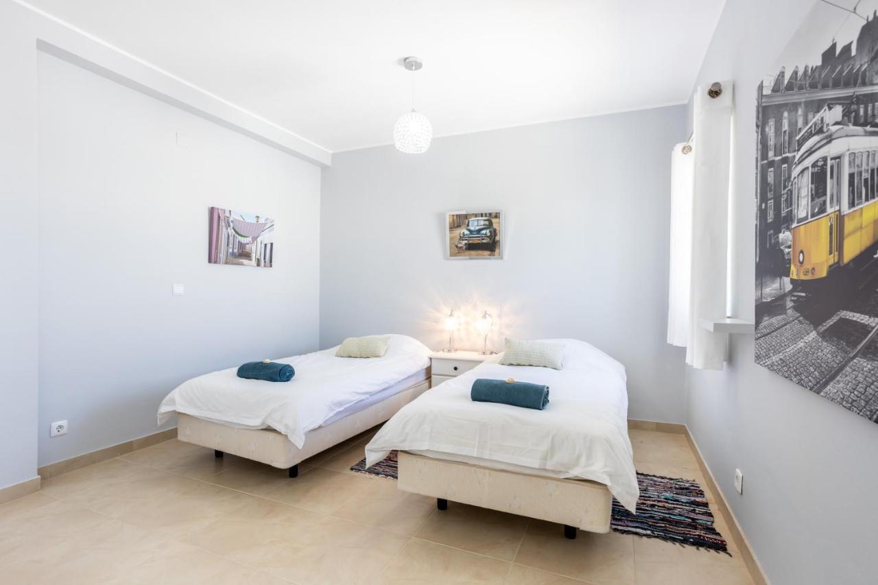 Newly Renovated 2 Bedroom Townhouse - Close To Holiday home Salema