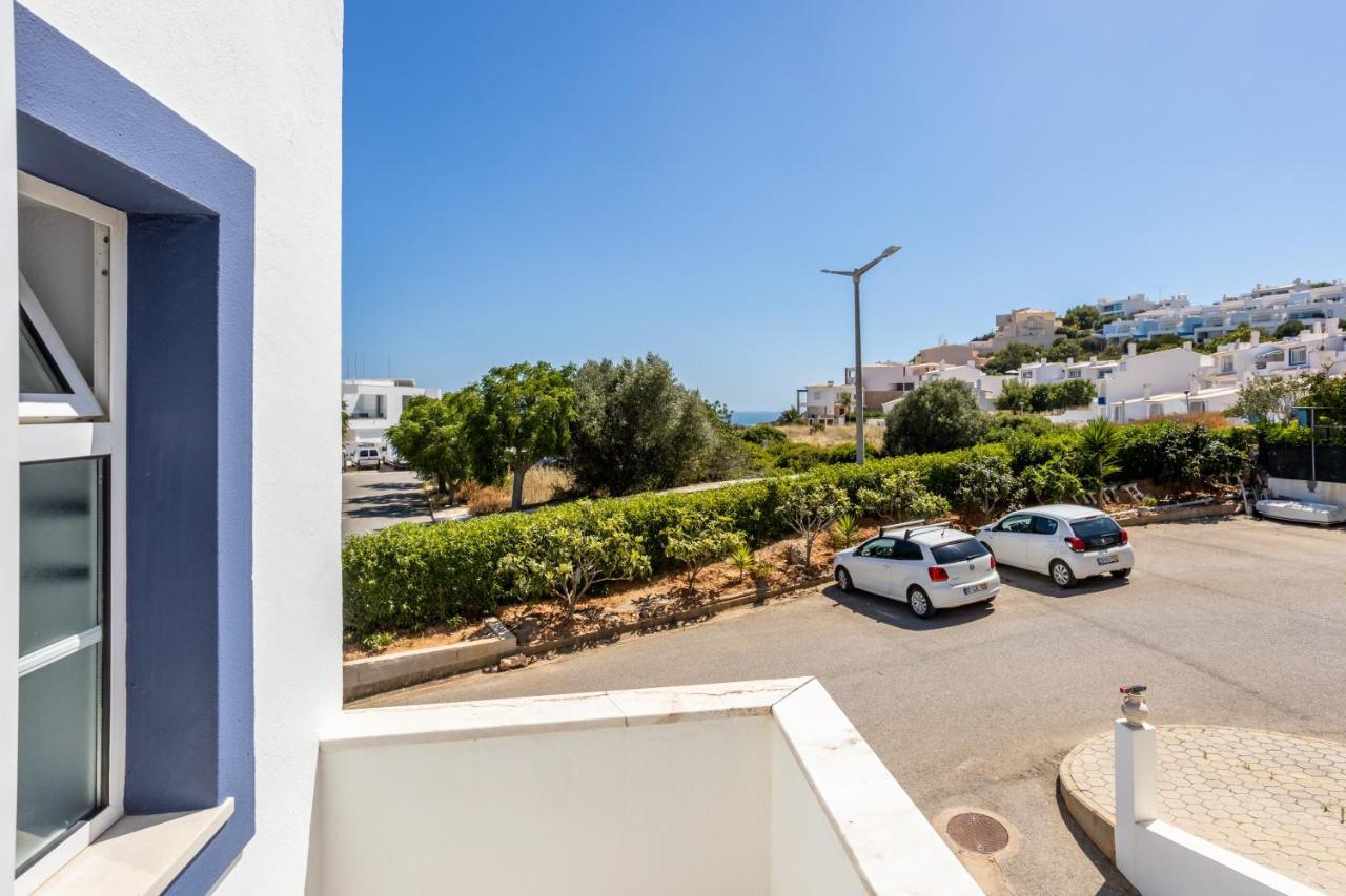 Newly Renovated 2 Bedroom Townhouse - Close To Holiday home *