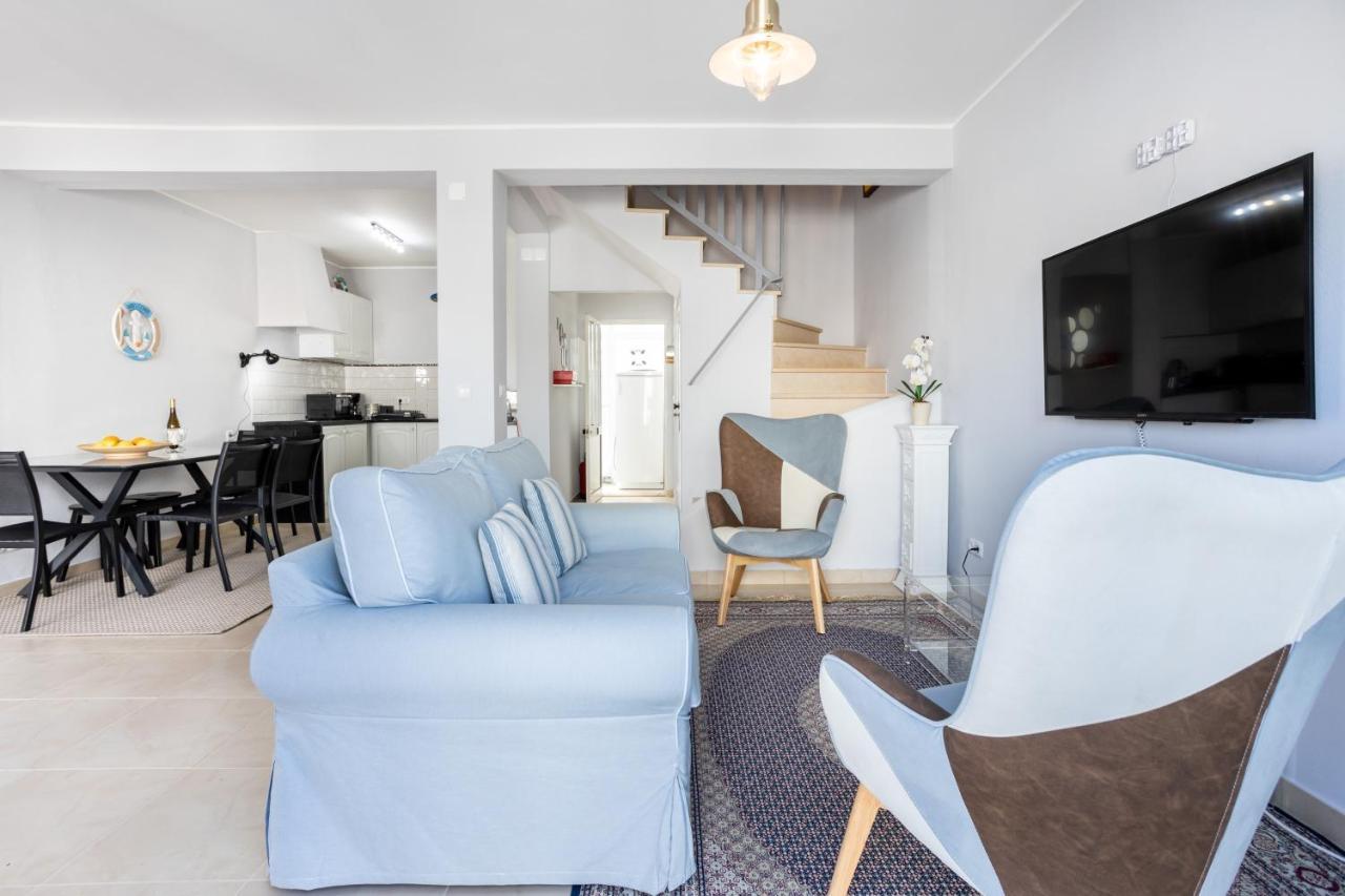 Newly Renovated 2 Bedroom Townhouse - Close To Holiday home *