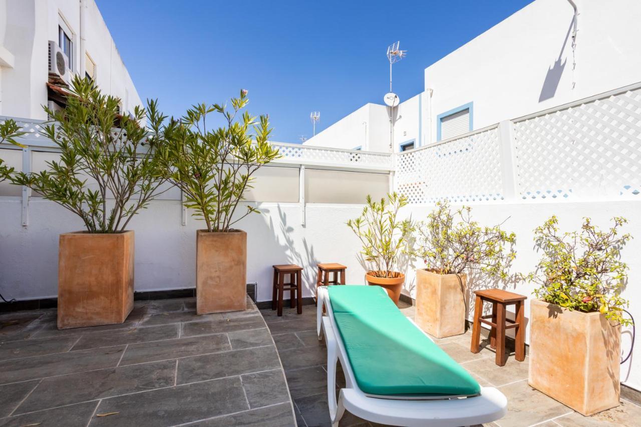 Newly Renovated 2 Bedroom Townhouse - Close To * Salema