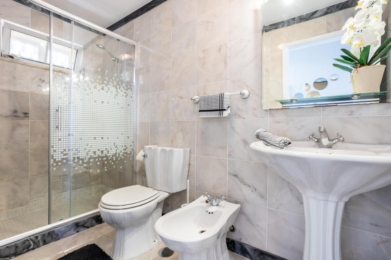 Newly Renovated 2 Bedroom Townhouse - Close To Holiday home