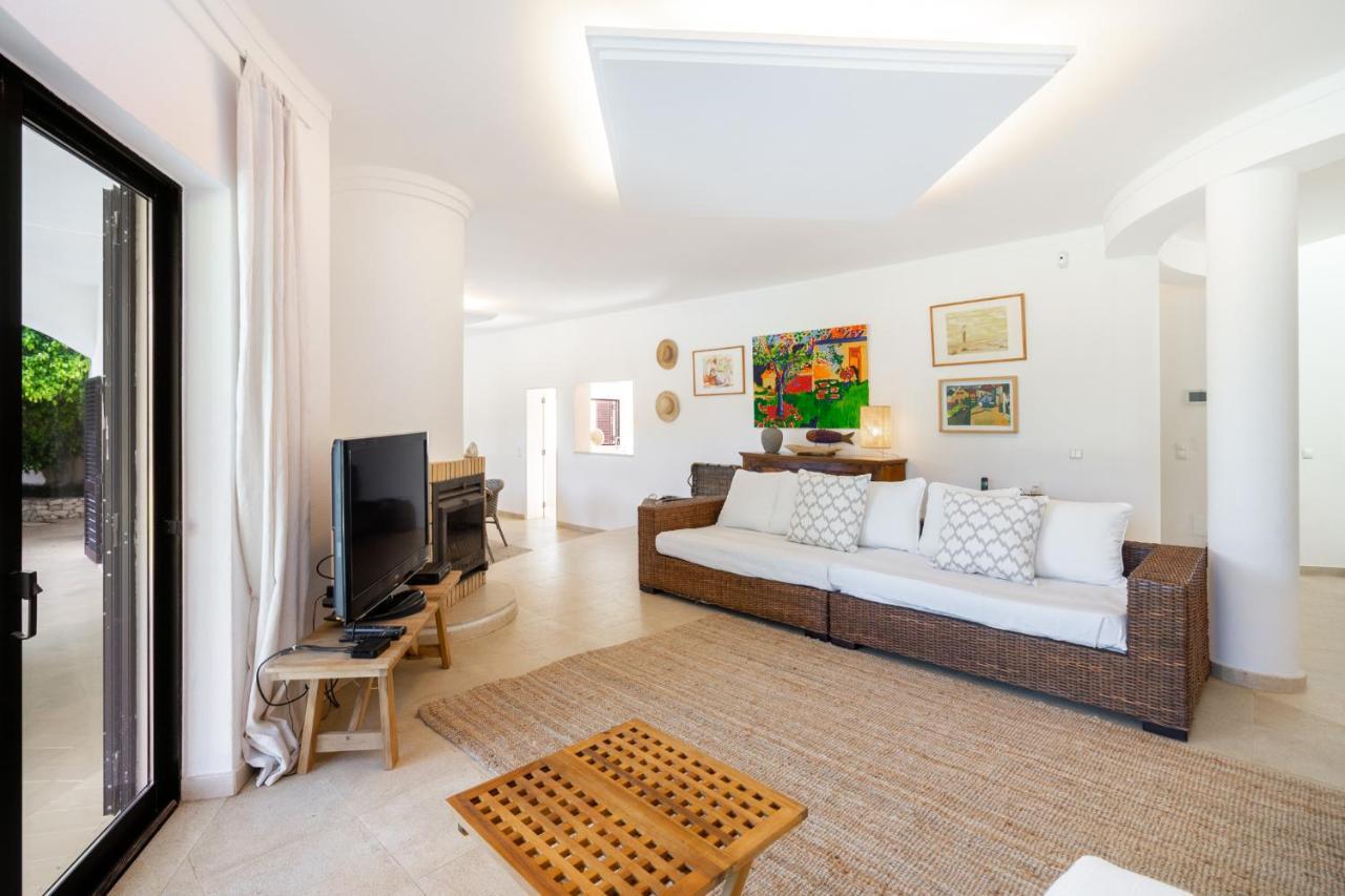 Whome Luxury Private Family W/ S-pool Ac & Parking Villa