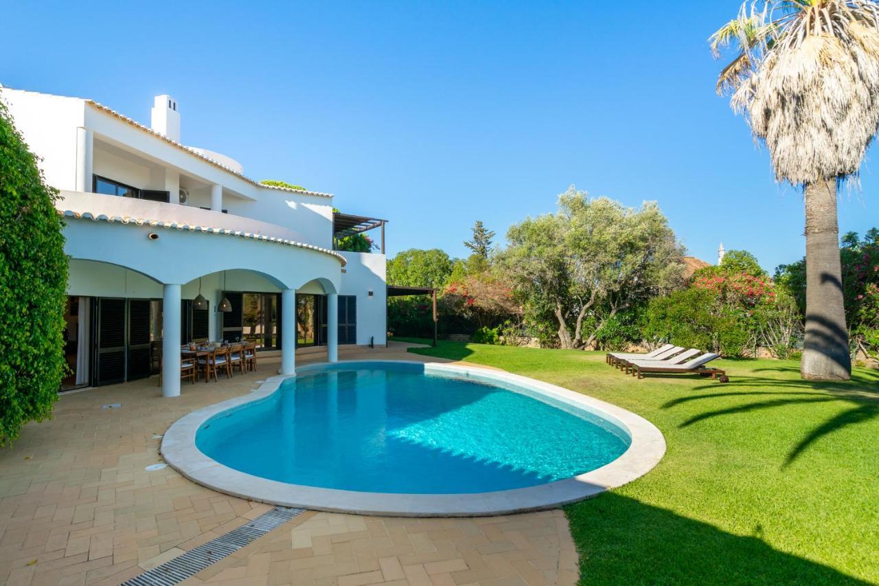 Whome Luxury Private Family W/ S-pool Ac & Parking Villa