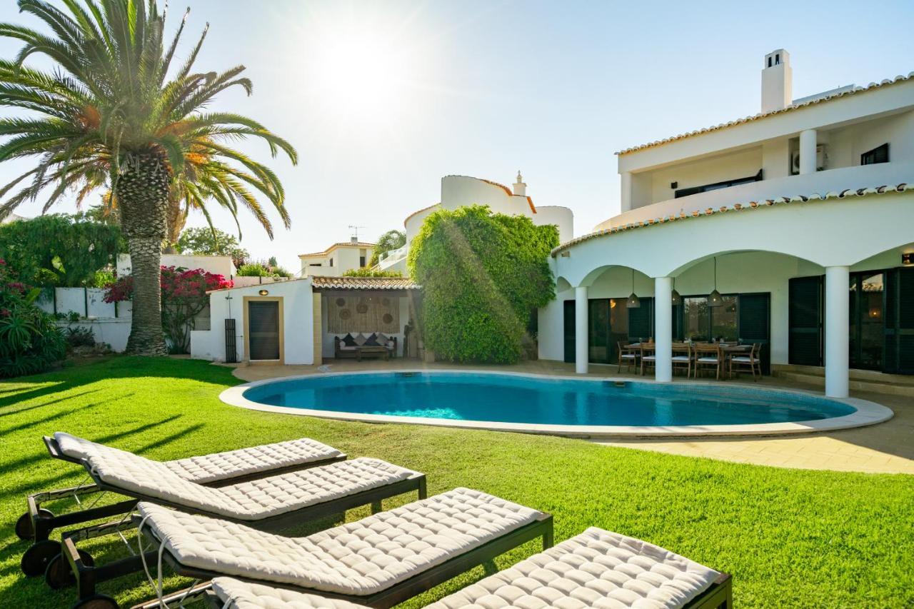Villa Whome Luxury Private Family W/ S-pool Ac & Parking