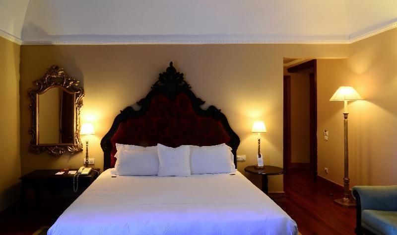 Convento Do Espinheiro, Historic & Hotel
