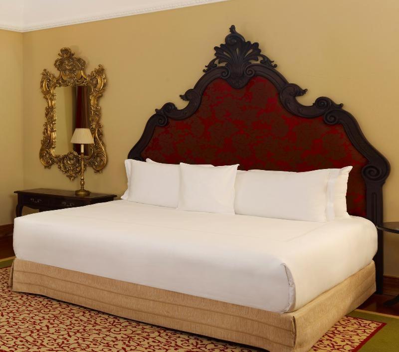 Convento Do Espinheiro, Historic & Hotel 5*