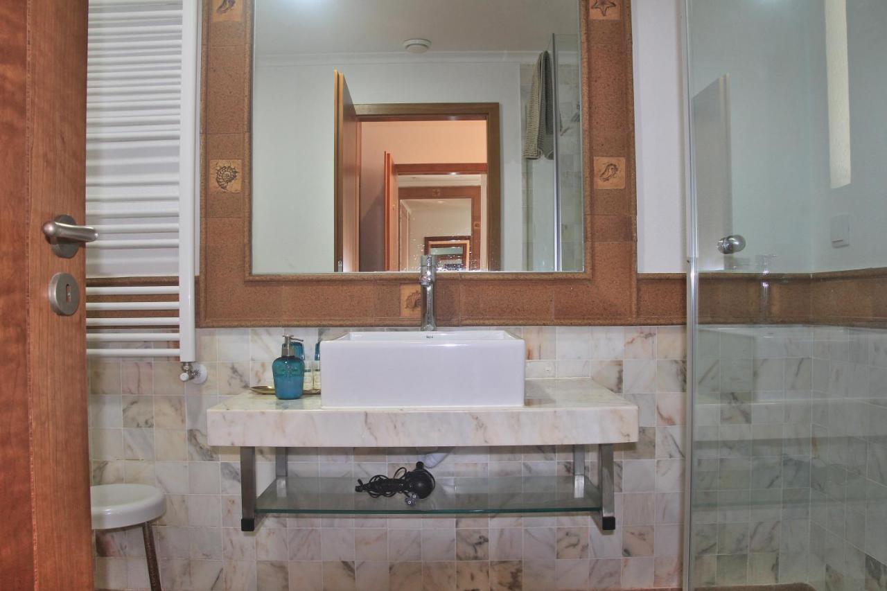 Guest house Mega Ocean Magoito - -