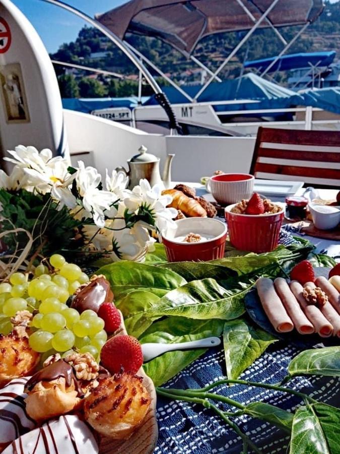 Aquadouro Yacht Radames - Sleep Boat Experience Botel Castelo de Paiva