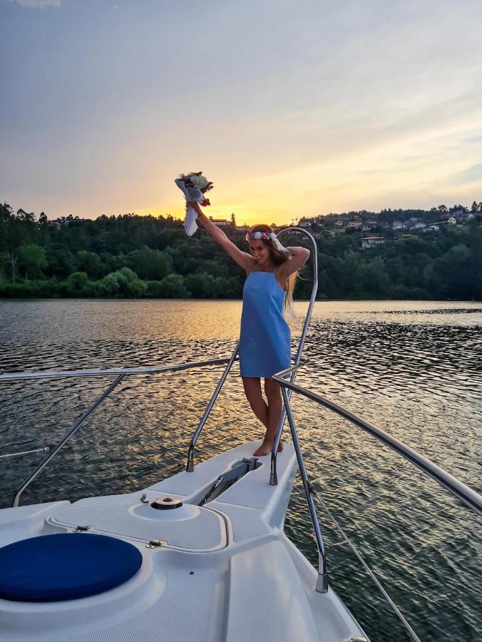 Aquadouro Yacht Radames - Sleep Boat Experience Castelo de Paiva