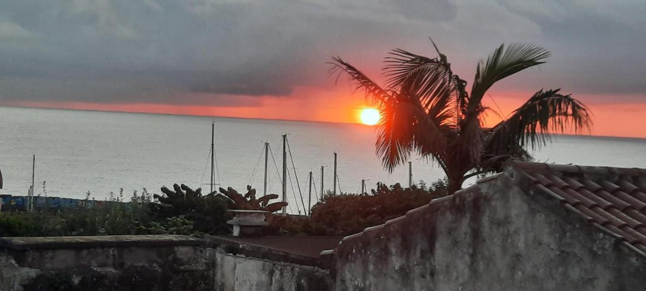 Sunrise House- 4 Bedroom House With Amazing Sunrise Over The Sea 8 Guests *