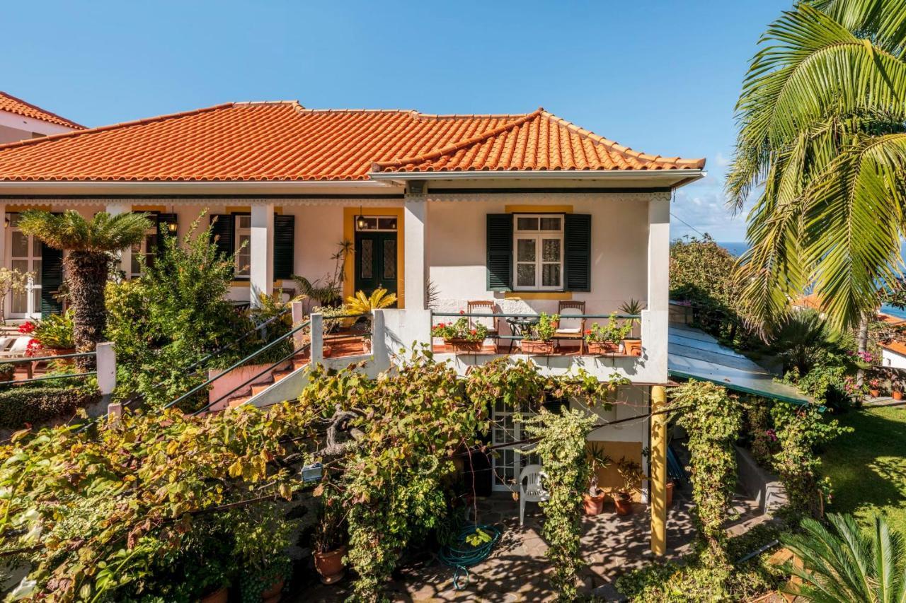 Casa Dos Tercos By An Island Country house *