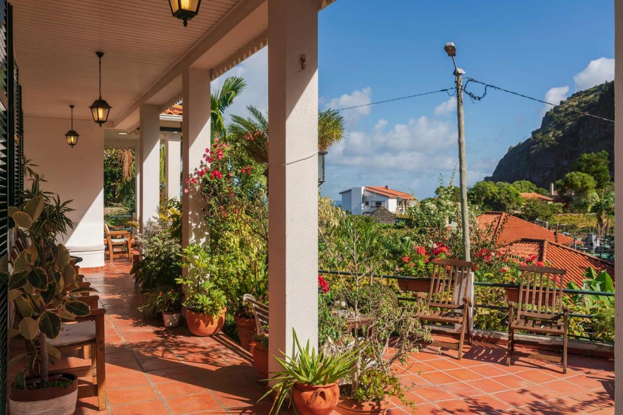 Casa Dos Tercos By An Island
