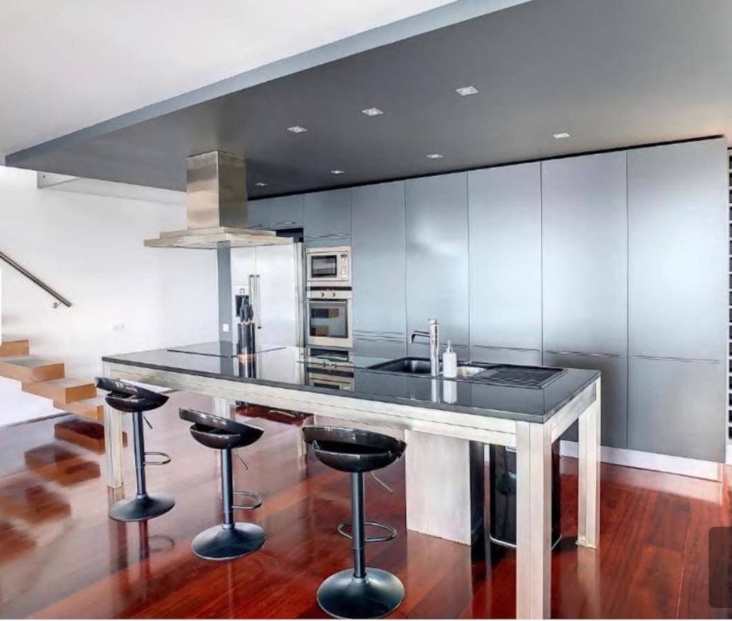 Luxurious Penthouse Direct At Sea Apartment