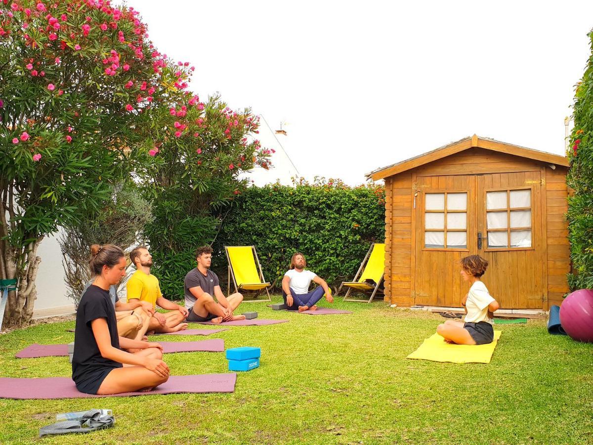 Guest house Sandycamps Surf House *
