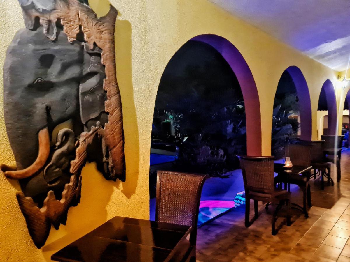 Villa Paraiso - Naturism Optional Adults Only Bed & Breakfast Porches (Algarve)