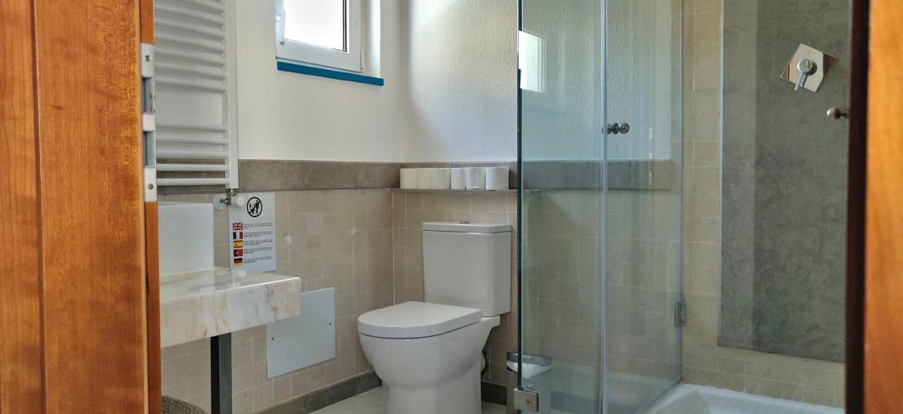 Guest house Mega Ocean Magoito - -