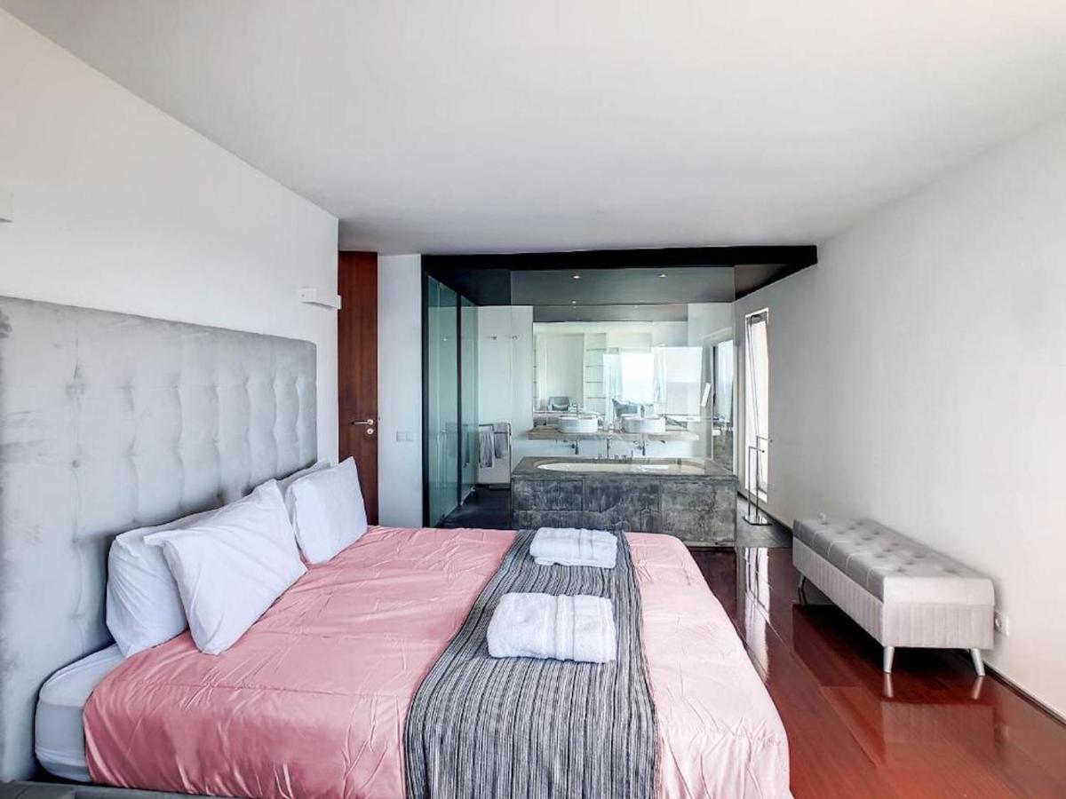 Luxurious Penthouse Direct At Sea Apartment *