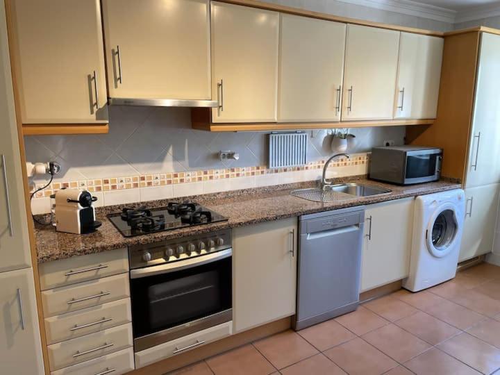 Coolhouses Luz, Lovely 3 Bed Townhouse & Sea Views, Casa Baia Da Vida Holiday home *