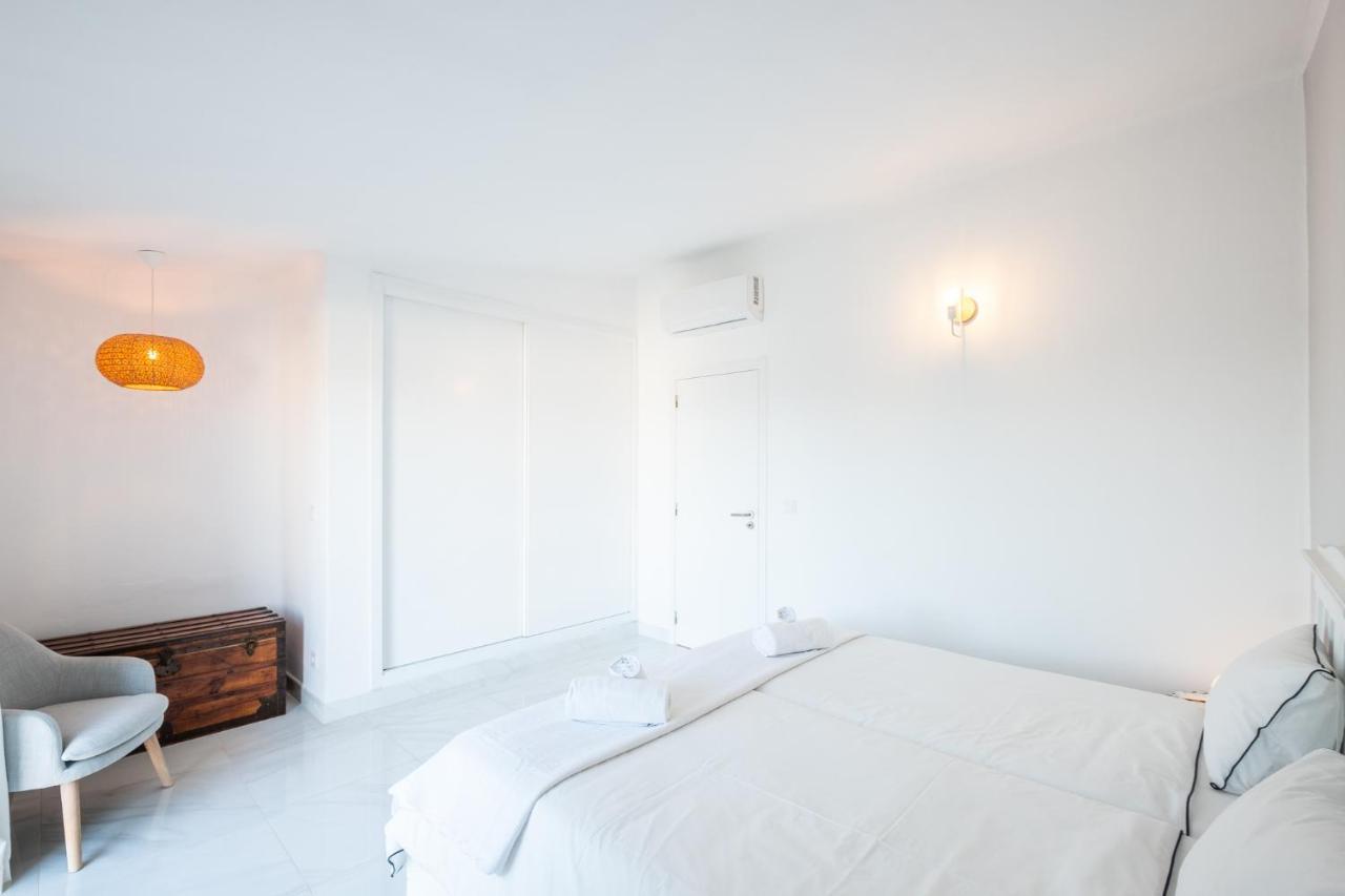 - Sleep 5 - Pool - Free Wi-fi - Air Con