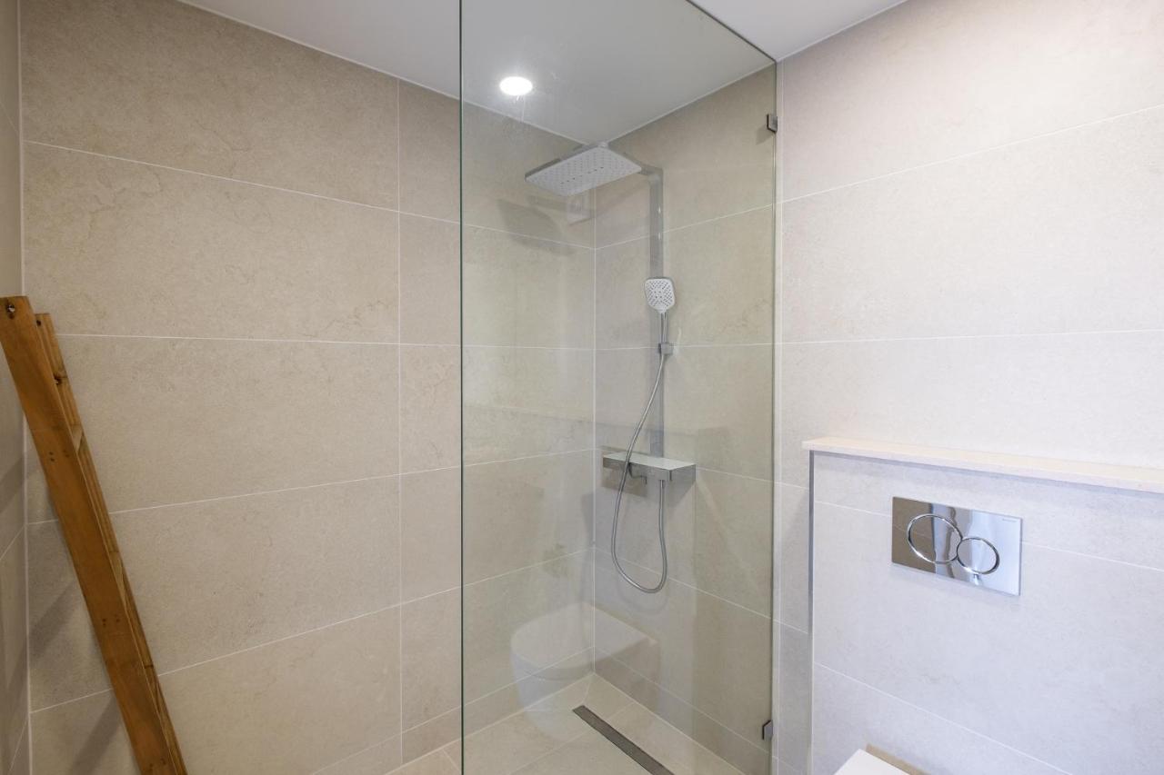 Apartamento - Sleep 5 - Pool - Free Wi-fi - Air Con *