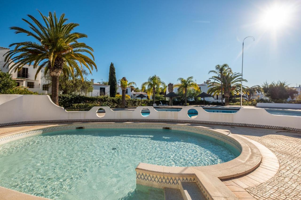 - Sleep 5 - Pool - Free Wi-fi - Air Con Apartamento *