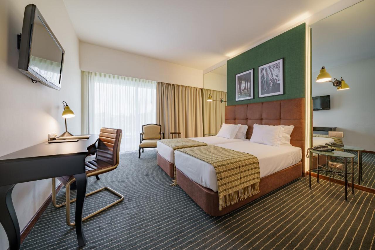 - Hotel, Termas & Hotel