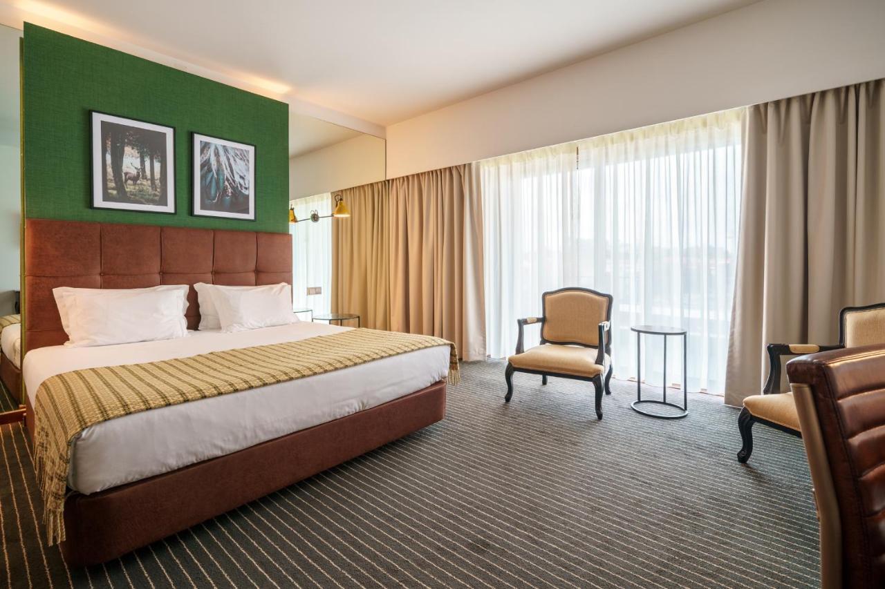 - Hotel, Termas &