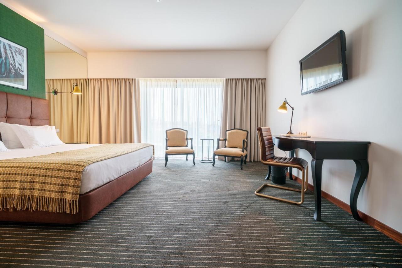 - Hotel, Termas & 4* Monte Real