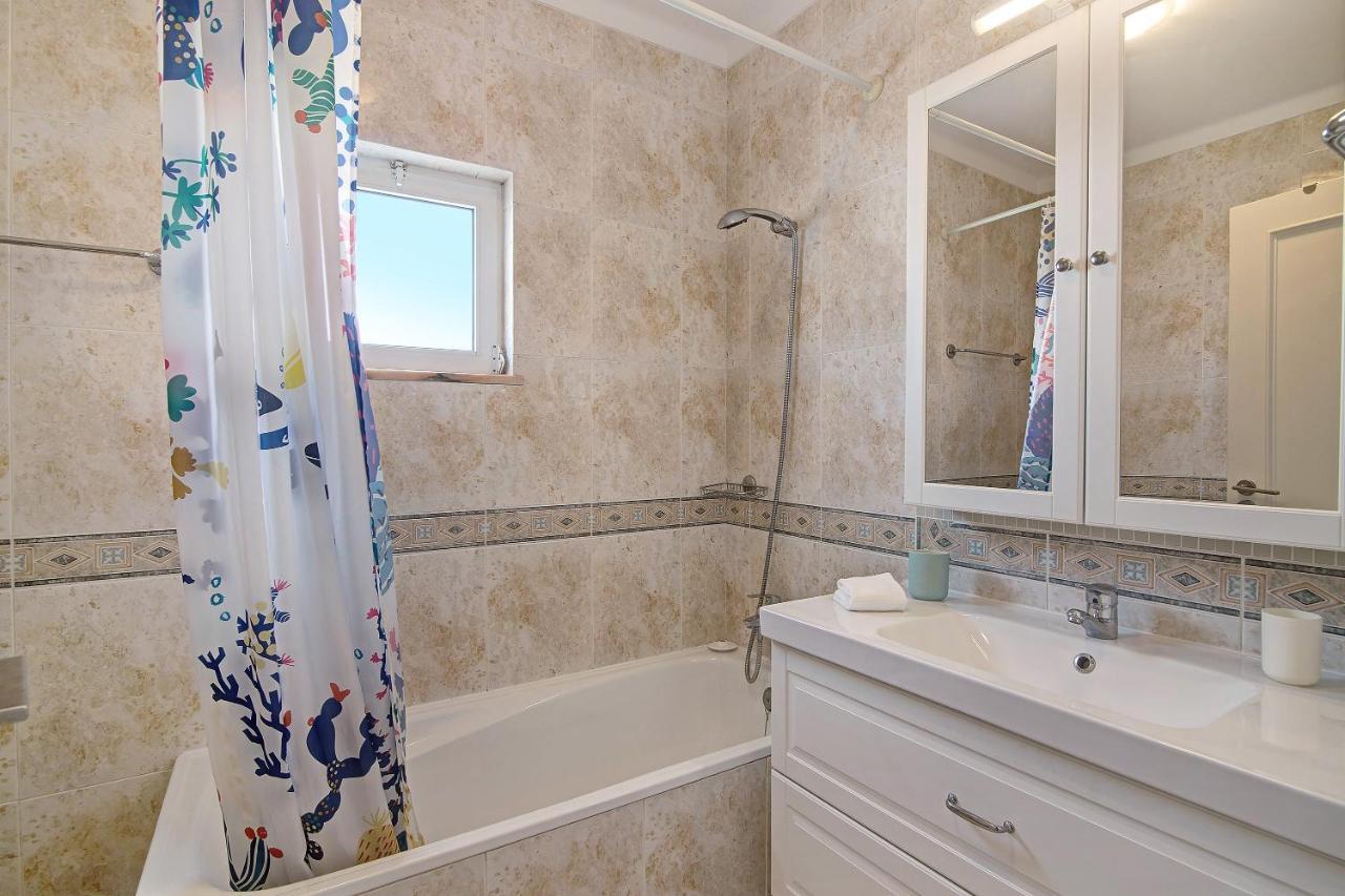 3 Bedroom Apartment *