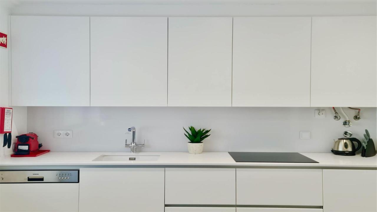 Moura - Clever Details *