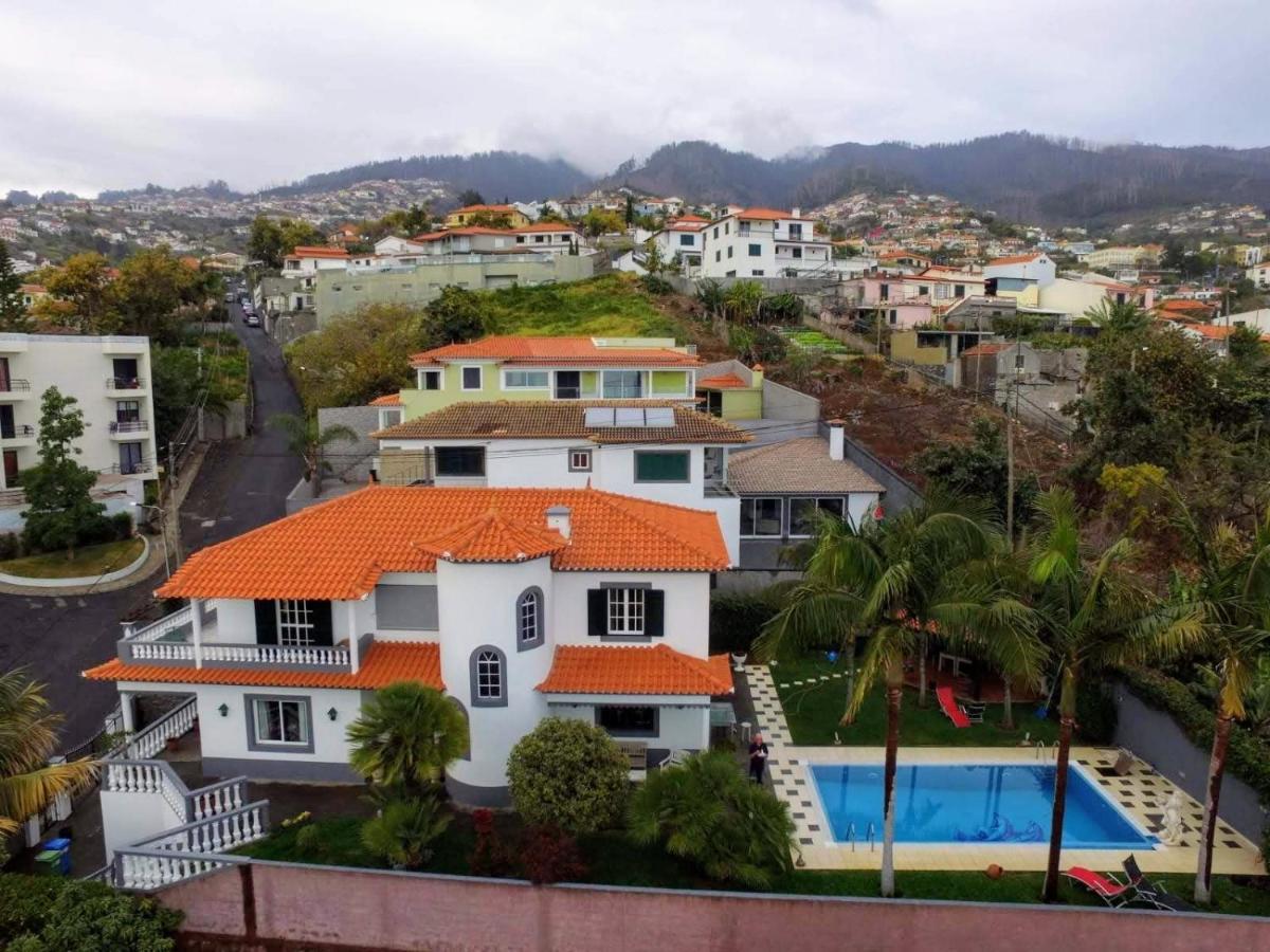 Funchal Apt- Sleeps 2 - Pool & Parking - Madeira Appartement