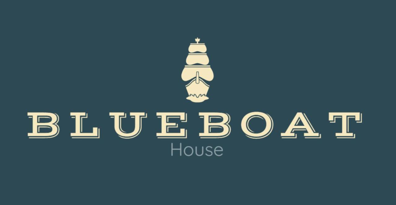 Blue Boat House - The Atlantic Breeze Nazaré