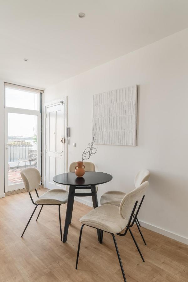 Casa Boma - Sunny With Private Balcony And Panoramic Bridge View - Ajuda I Apartment