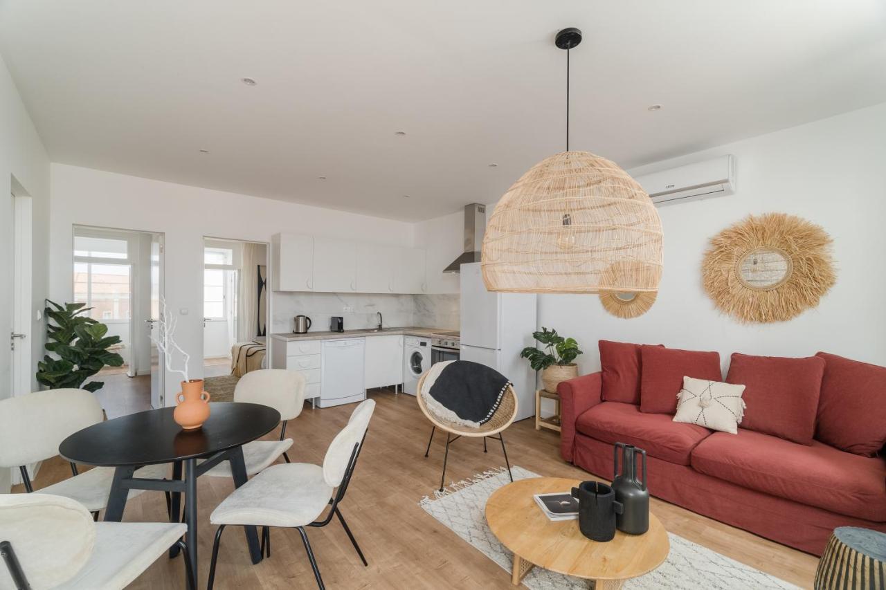 Casa Boma - Sunny With Private Balcony And Panoramic Bridge View - Ajuda I Apartment *