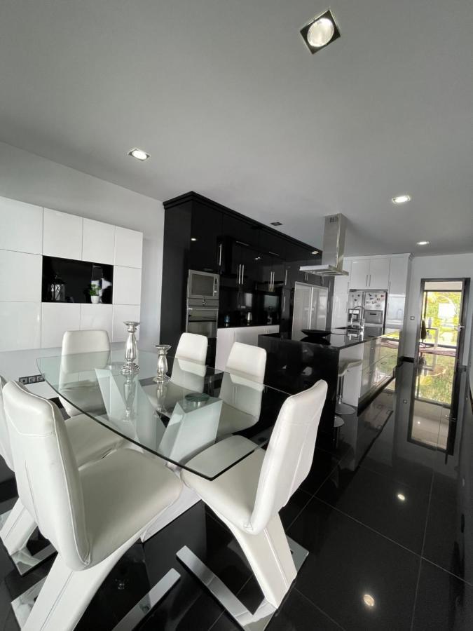 Vivenda Luxuosa * Feteiras