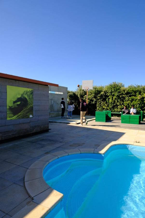 Hostel Freesurfcamp & *