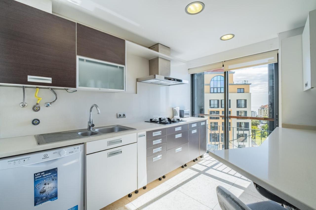 Modern Next To Forum Shopping, Near The Sea, Free Parking And Wifi Apartment Funchal (Madeira)