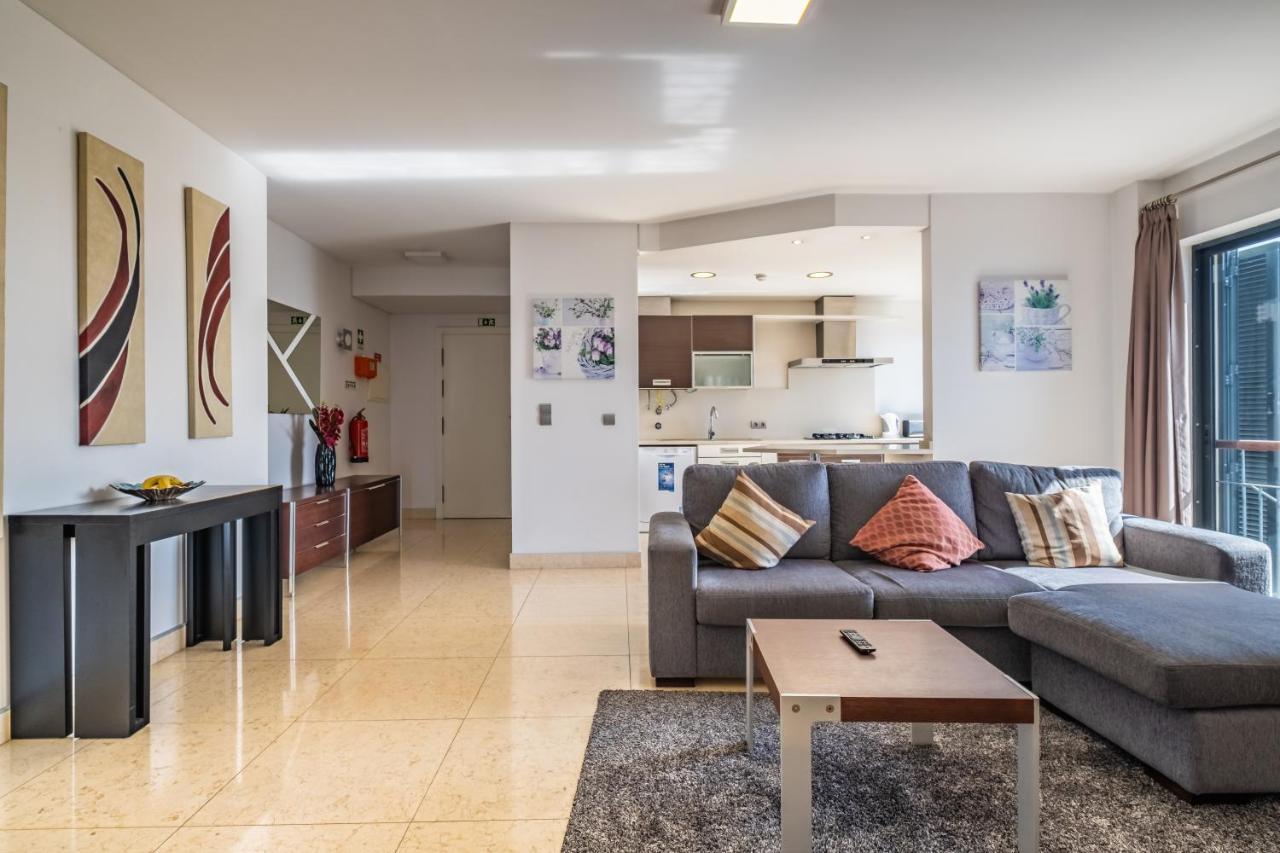 Modern Next To Forum Shopping, Near The Sea, Free Parking And Wifi Apartment