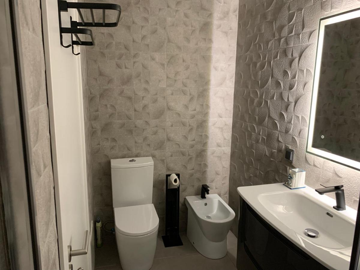 Funchal Apt- Sleeps 2 - Pool & Parking - Madeira * Funchal (Madeira)