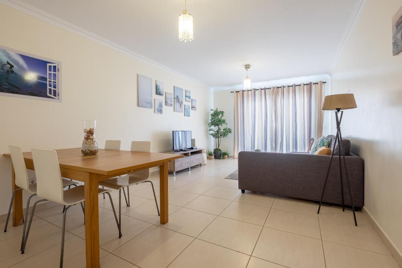 Poolside Peniche Apartment *